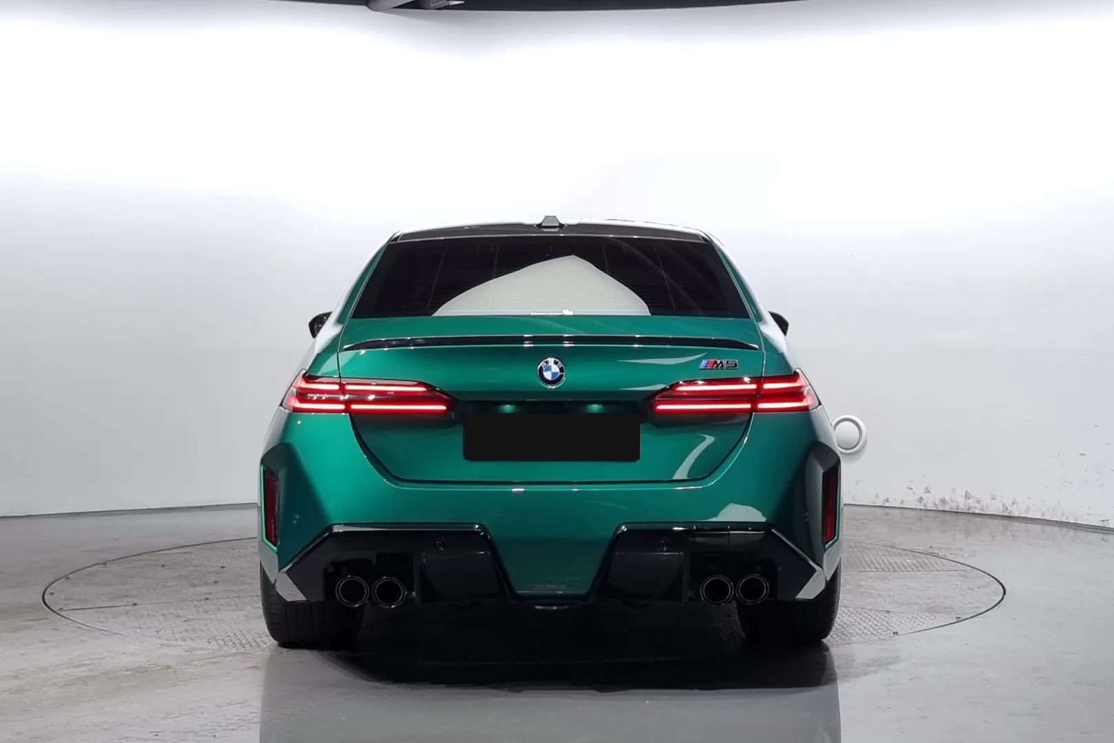 Купить BMW M5 2025 4.4 л 585 л.с Гибрид, Зелёный, Автомат, Полный привод — авто из Германия, с доставкой по всей России