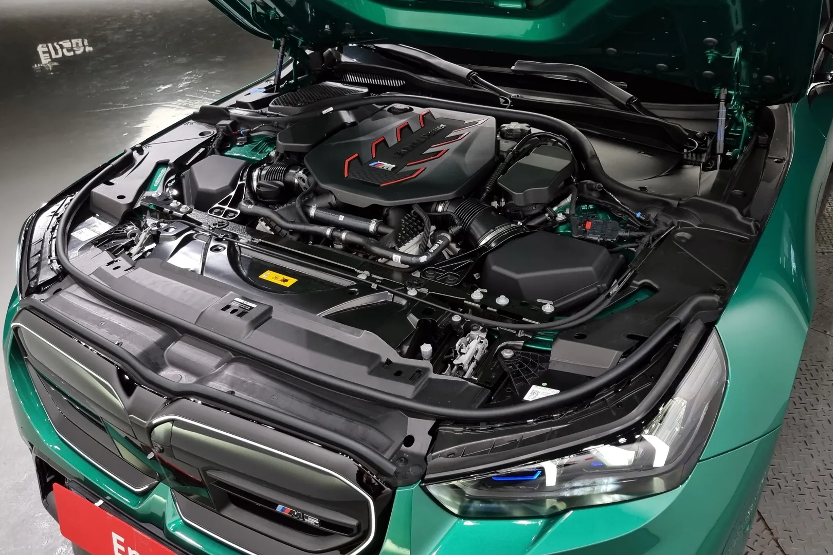 Доставка по РФ: BMW M5 2025 4.4 л 585 л.с Гибрид, Зелёный, пробег 4 705 км, Полный привод, Автомат, осмотр возможен в Москве