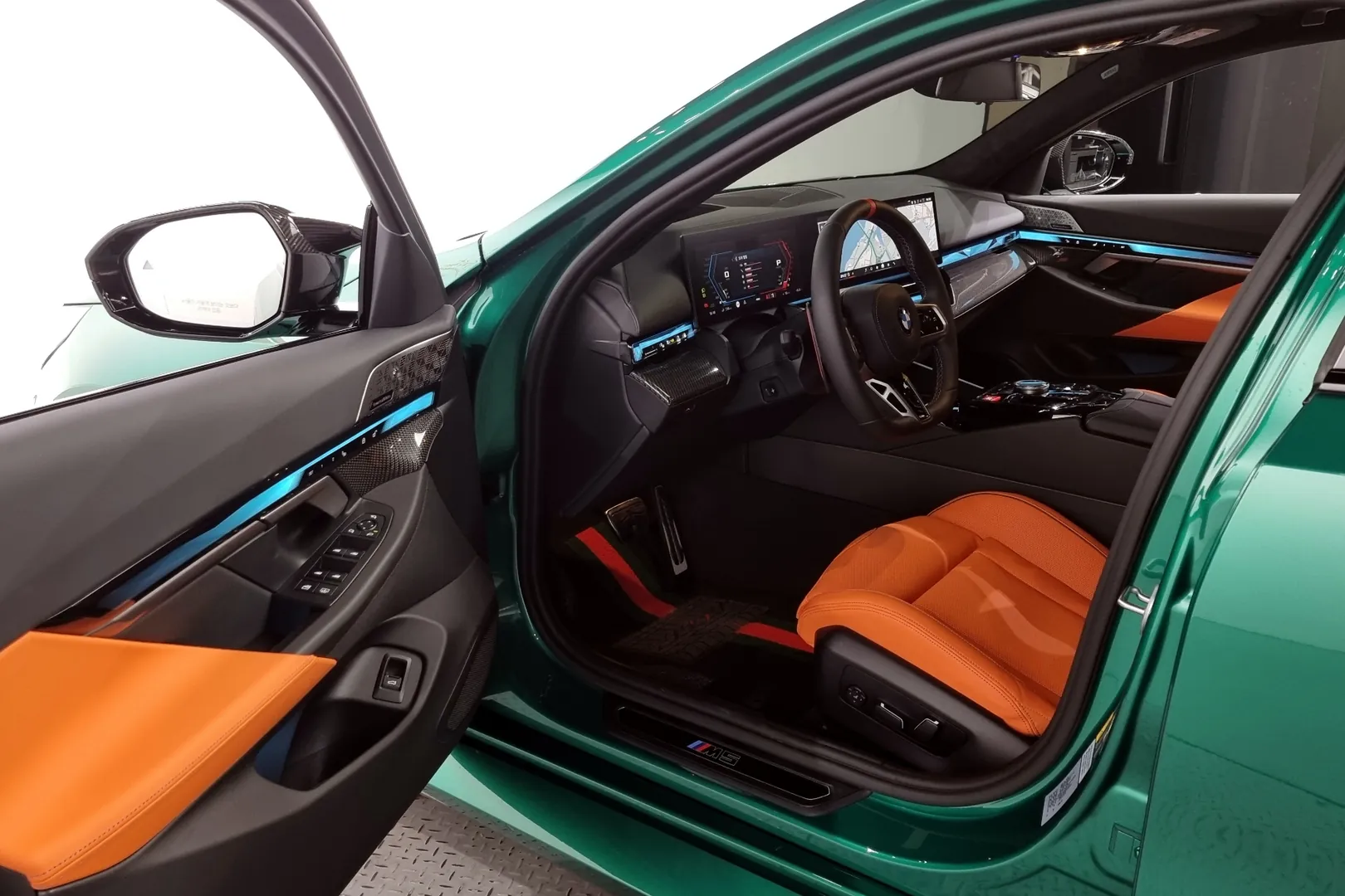 Новый BMW M5 2025 4.4 л 585 л.с Гибрид: Полный привод, Зелёный, коробка — Автомат, привезён из Германия, доставка по регионам