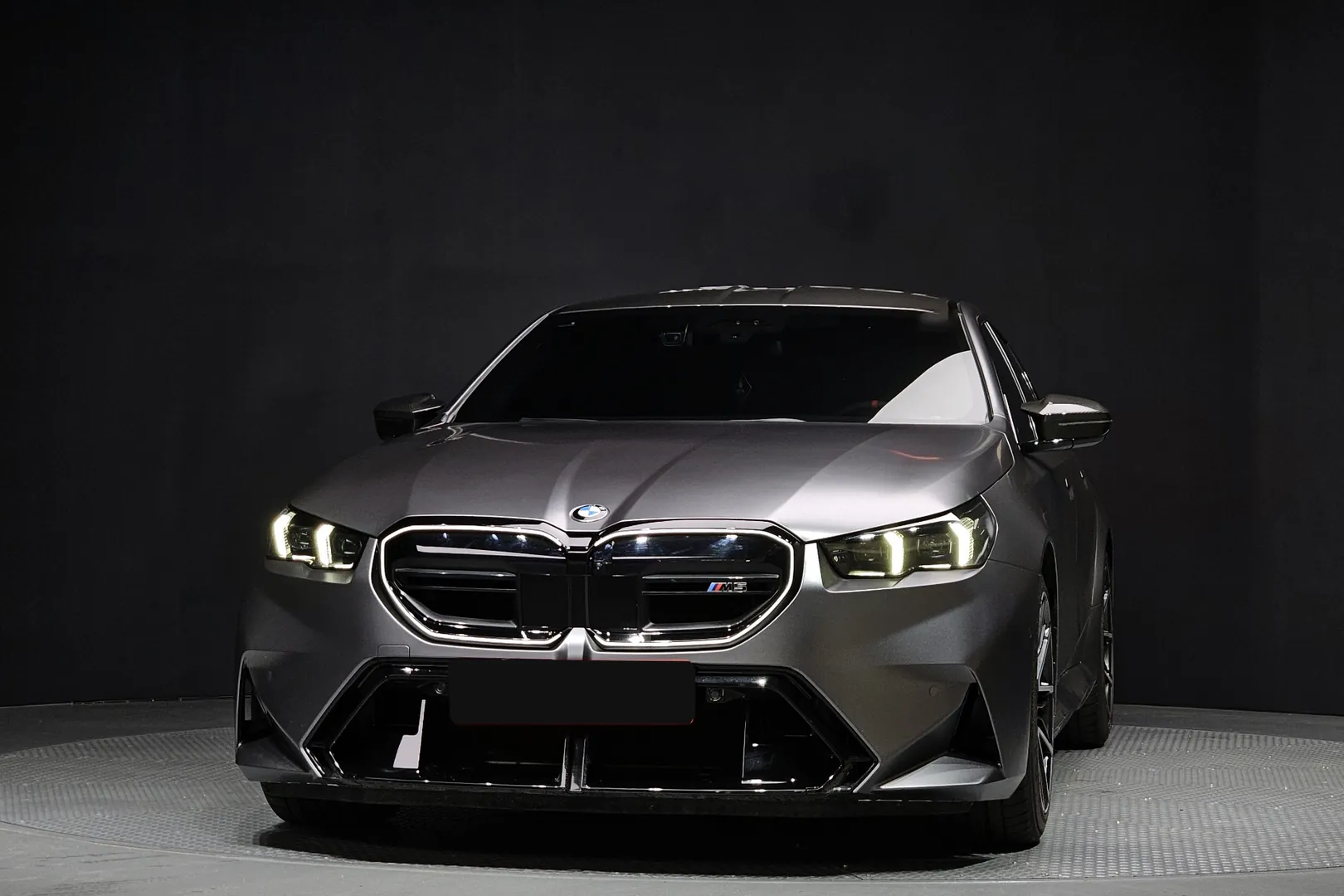 BMW M5 2025 4.4 л 585 л.с Гибрид, новый авто, Полный привод, Автомат, цвет Серый, страна-производитель — Германия