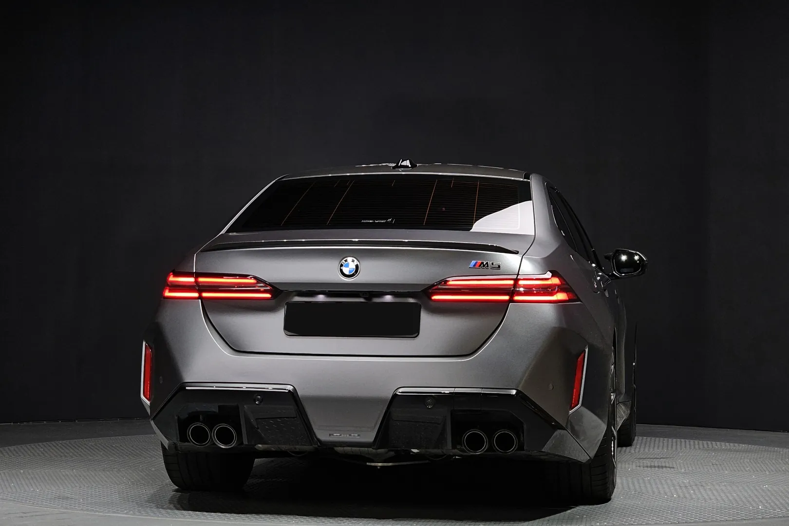 Купить BMW M5 2025 4.4 л 585 л.с Гибрид, Серый, Автомат, Полный привод — авто из Германия, с доставкой по всей России