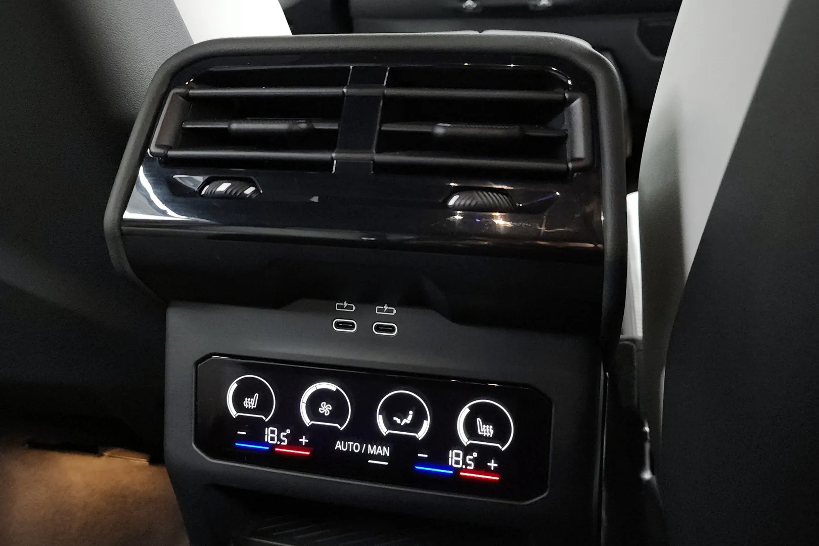 Оформить заказ на BMW M5 2025 4.4 л 585 л.с Гибрид, коробка: Автомат, привод: Полный привод, доставка по России, салон в Москве