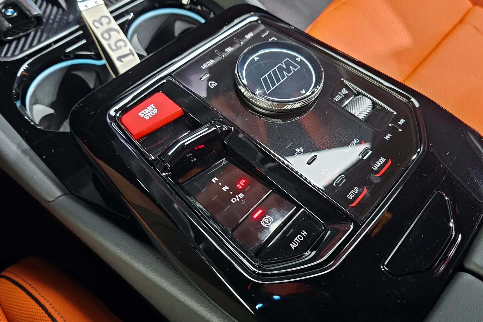 Надёжный BMW M5 2025 4.4 л 585 л.с Гибрид с двигателем 4,4 л, Белый, пробег 11 269 км, Автомат, поставка из Германия