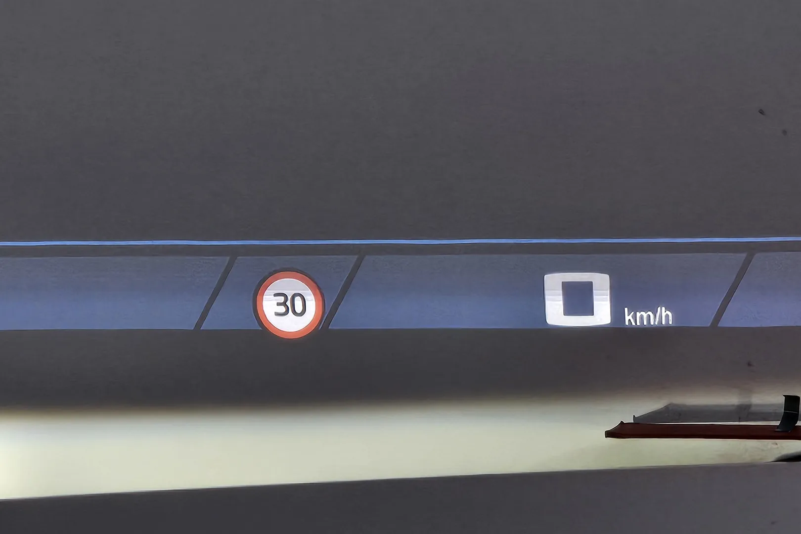 BMW M5 2025 4.4 л 585 л.с Гибрид, пробег 11 269 км, Белый, Полный привод, Автомат, авто из Германия, доставка по РФ