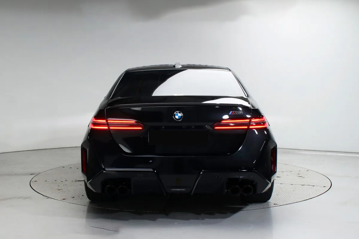 Купить BMW M5 2025 4.4 л 585 л.с Гибрид, Чёрный, Автомат, Полный привод — авто из Германия, с доставкой по всей России