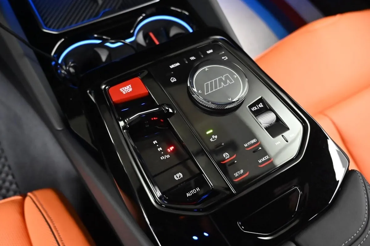 Надёжный BMW M5 2025 4.4 л 585 л.с Гибрид с двигателем 4,4 л, Чёрный, пробег 5 030 км, Автомат, поставка из Германия