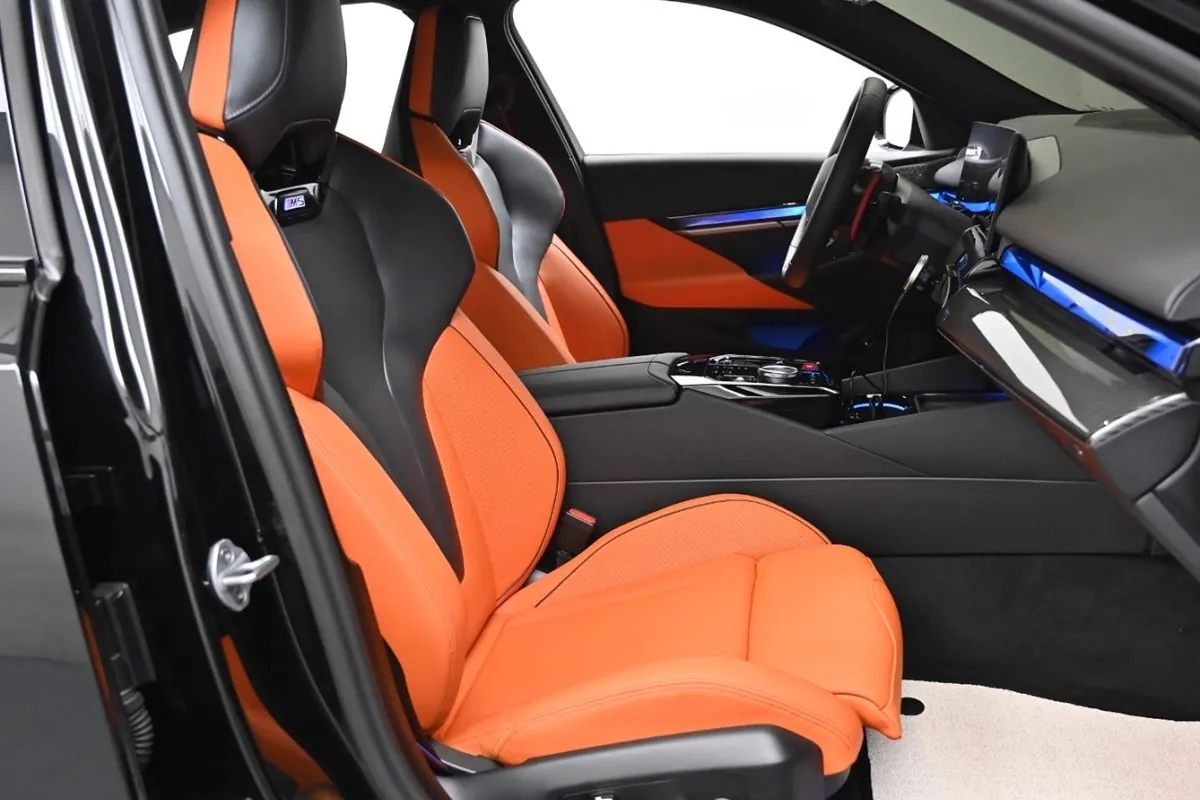 Купить BMW M5 2025 4.4 л 585 л.с Гибрид с минимальным пробегом 5 030 км, Чёрный, доставим из Германия в любой город РФ