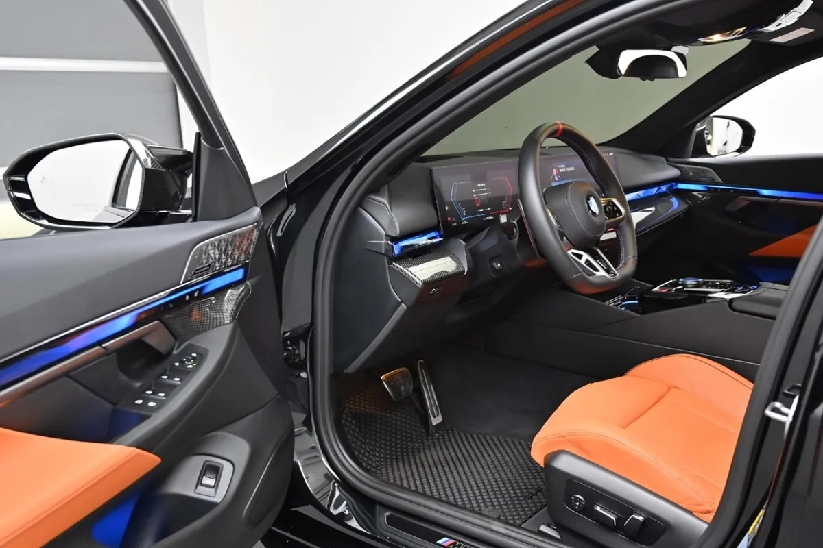 BMW M5 2025 4.4 л 585 л.с Гибрид, пробег 5 030 км, Чёрный, Полный привод, Автомат, авто из Германия, доставка по РФ