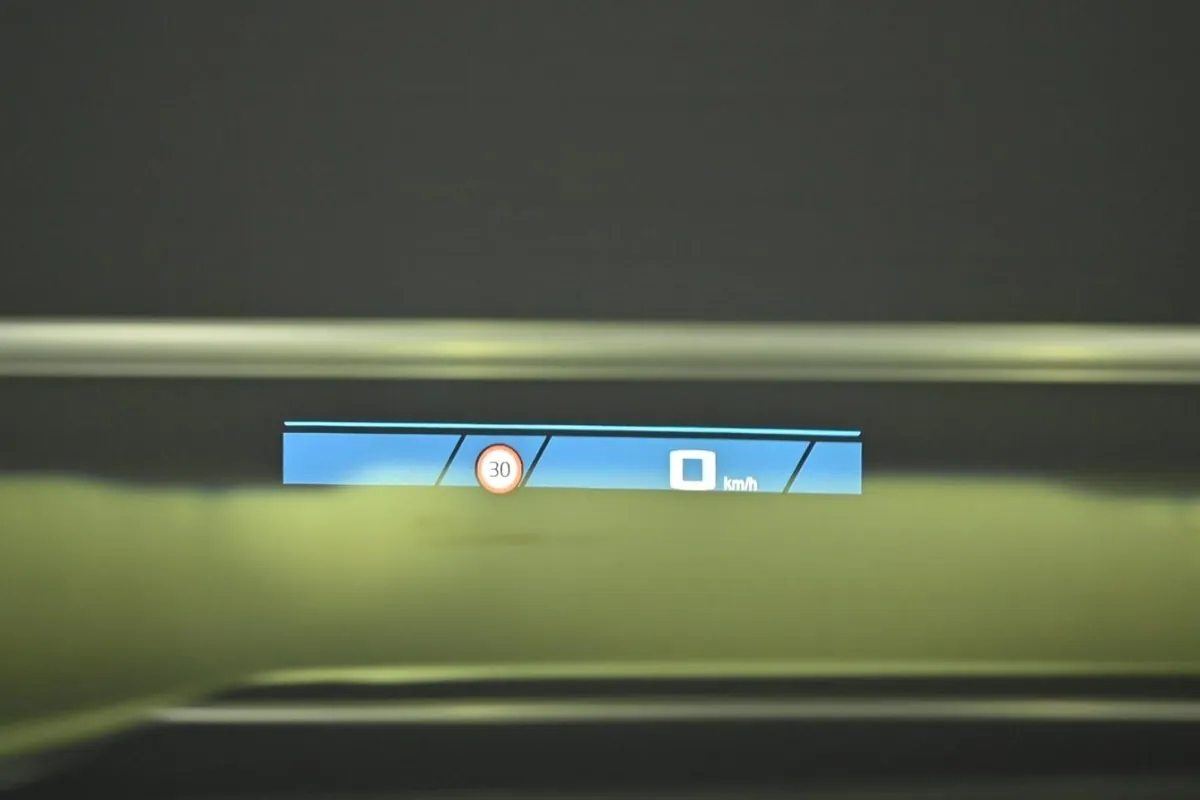 Оформить заказ на BMW M5 2025 4.4 л 585 л.с Гибрид, коробка: Автомат, привод: Полный привод, доставка по России, салон в Москве