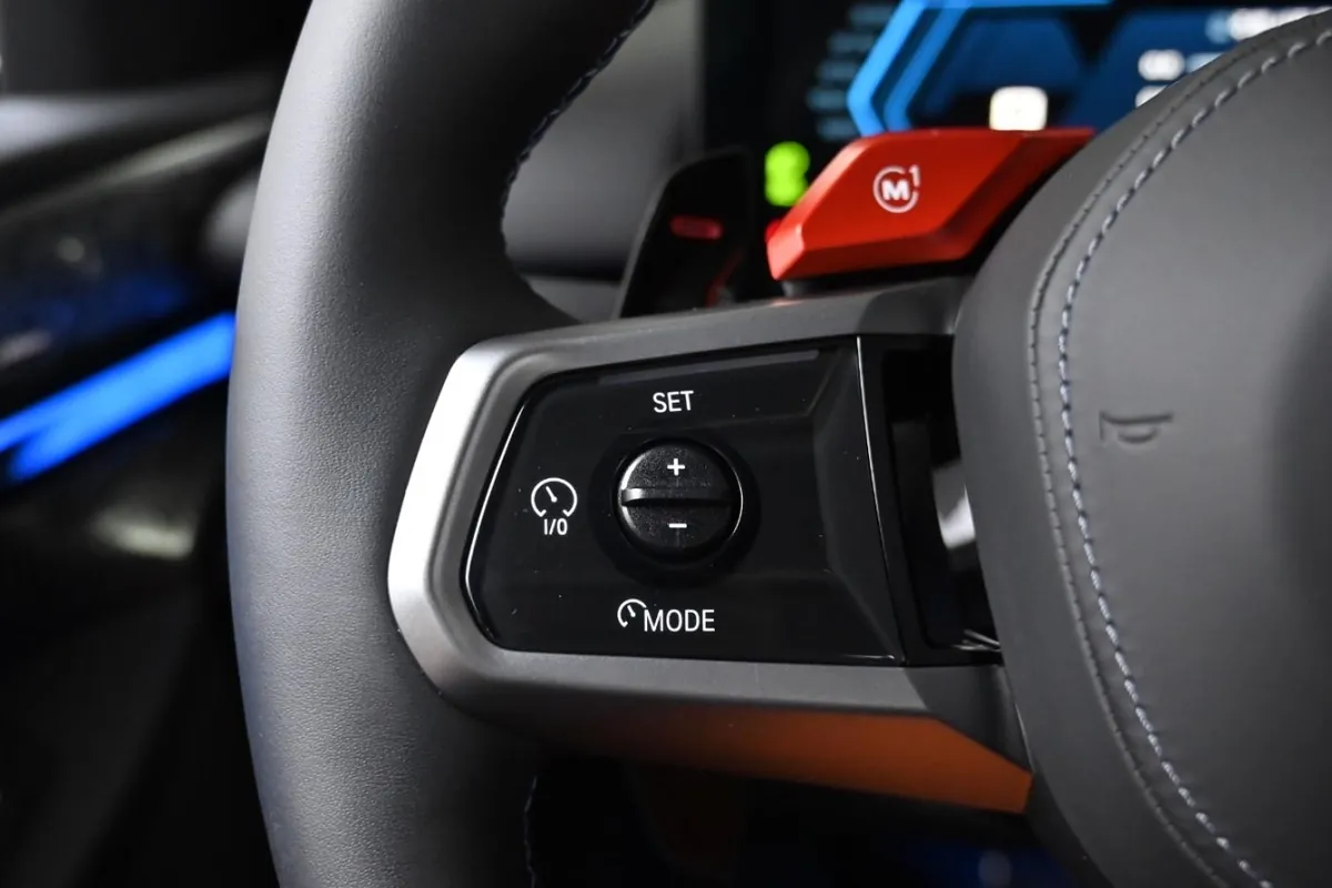 Новый BMW M5 2025 4.4 л 585 л.с Гибрид: Полный привод, Чёрный, коробка — Автомат, привезён из Германия, доставка по регионам