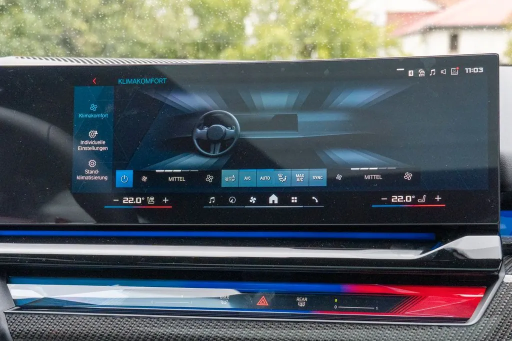 BMW M5 2025 4.4 л 585 л.с Гибрид, пробег 9 900 км, цвет кузова Серый, тип трансмиссии Автомат, привод Полный привод, из Германия