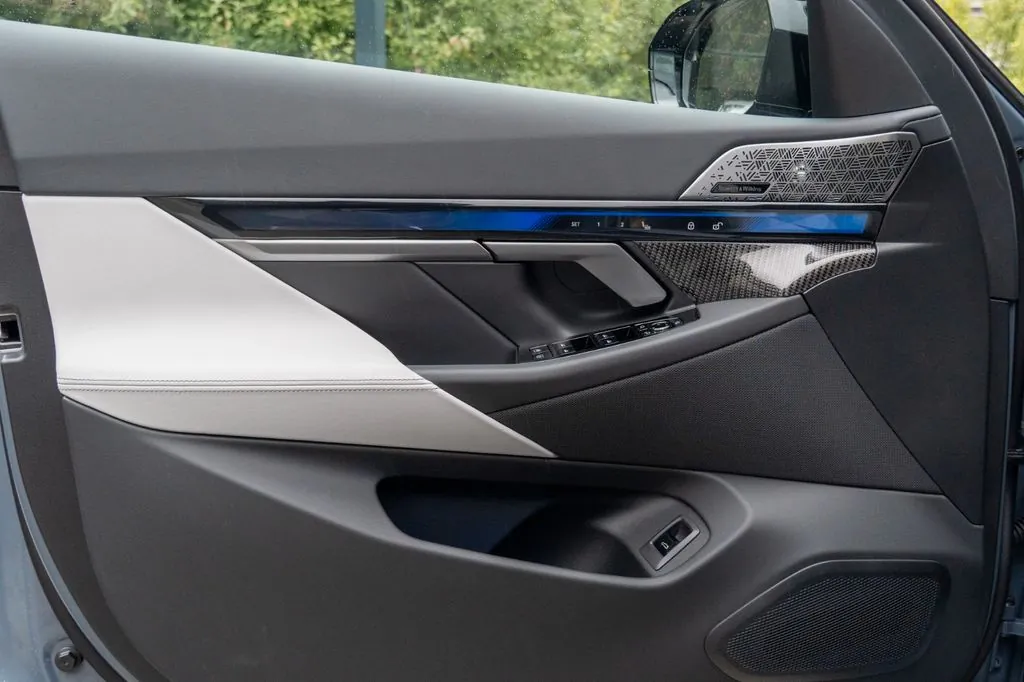 Заказать BMW M5 2025 4.4 л 585 л.с Гибрид, Серый, Полный привод, Автомат — поставка из Германия, доставка по России и СНГ