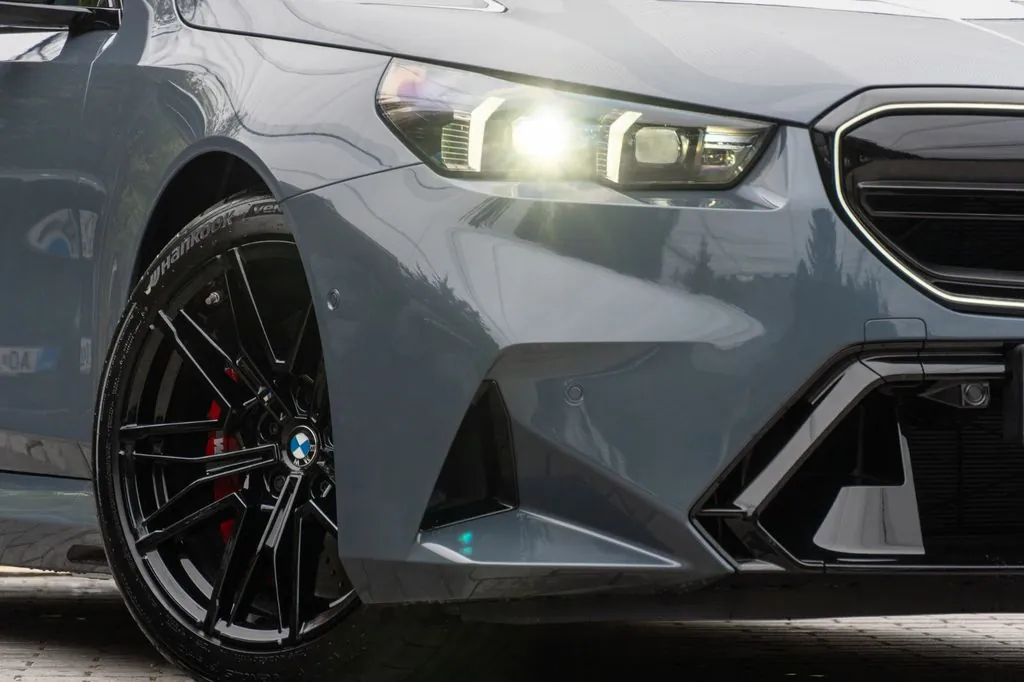 BMW M5 2025 4.4 л 585 л.с Гибрид, коробка Автомат, привод Полный привод, автомобиль из Германия, доставка по России