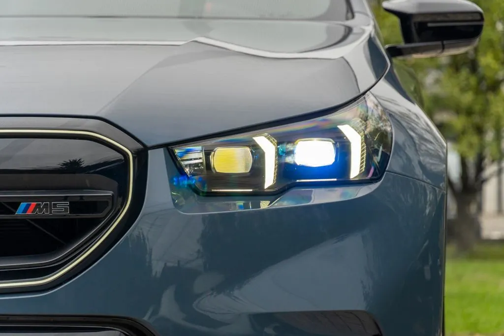 Выбор покупателей — BMW M5 2025 4.4 л 585 л.с Гибрид, пробег 9 900 км, Серый, привезён из Германия, доставка по РФ