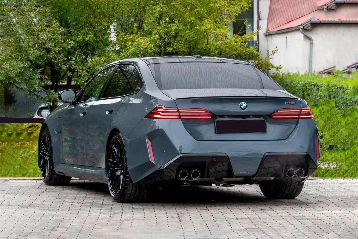 BMW M5 2025 4.4 л 585 л.с Гибрид в продаже: Серый, Автомат, Полный привод, страна-производитель — Германия, доставка по РФ