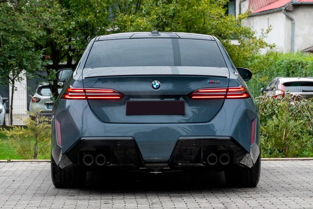 Купить BMW M5 2025 4.4 л 585 л.с Гибрид, Серый, Автомат, Полный привод — авто из Германия, с доставкой по всей России