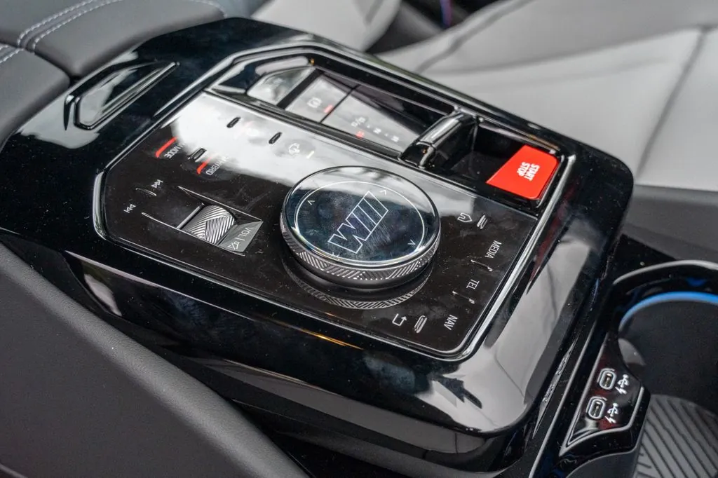 Доступен к заказу BMW M5 2025 4.4 л 585 л.с Гибрид: Серый, коробка Автомат, привод Полный привод, осмотр и тест-драйв в Москве