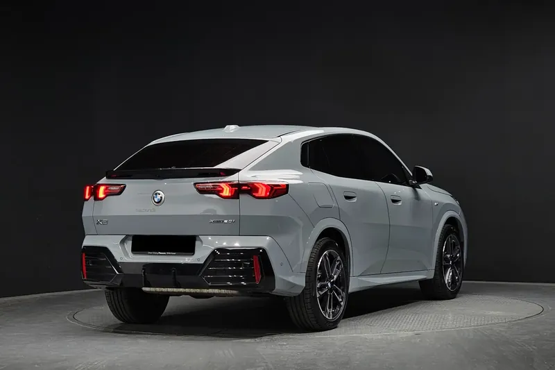 Заказать BMW X2 20i xDrive M Sport 2025 2.0 л 204 л.с Бензин с пробегом 4 889 км, Автомат, Полный привод, цвет Серый, поставка из Германия, доставка по РФ X2 20i xDrive M Sport — фото 3