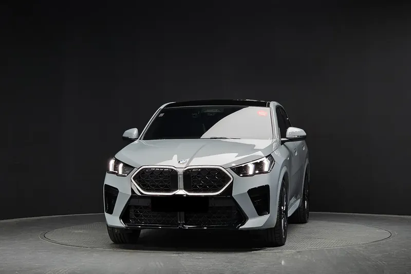 BMW X2 20i xDrive M Sport 2025 2.0 л 204 л.с Бензин, новый авто, Полный привод, Автомат, цвет Серый, страна-производитель — Германия X2 20i xDrive M Sport — фото 2