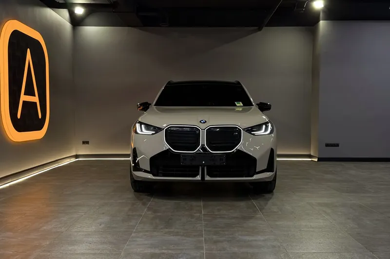 Заказать BMW X3 M50 xDrive 2025 3.0 л 381 л.с Бензин с пробегом 5 400 км, Автомат, Полный привод, цвет Серый, поставка из Германия, доставка по РФ X3 M50 xDrive - фото 3