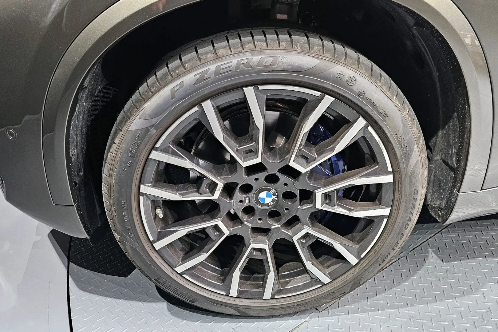 BMW X5 40i xDrive M Sport Pro Special Edition 2025 3.0 л 381 л.с Бензин, пробег 4 357 км, цвет кузова Серый, тип трансмиссии Автомат, привод Полный привод, из Германия