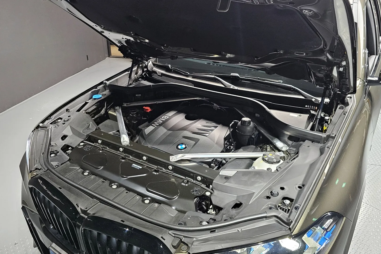 Доставка по РФ: BMW X5 40i xDrive M Sport Pro Special Edition 2025 3.0 л 381 л.с Бензин, Серый, пробег 4 357 км, Полный привод, Автомат, осмотр возможен в Москве