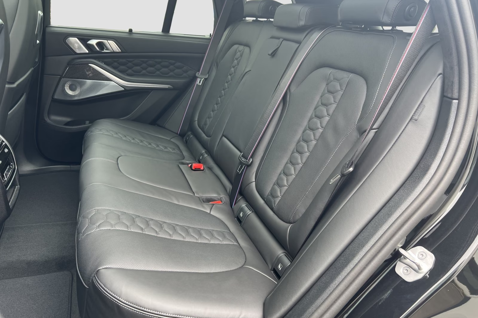 Купить BMW X5 M Competition M Sport 2026 4.4 л 625 л.с Бензин с минимальным пробегом 10 км, Чёрный, доставим из Германия в любой город РФ, фото 13