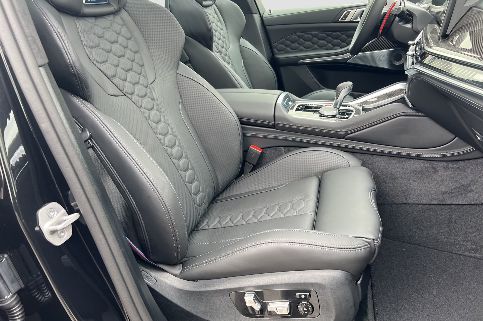 Доступен к заказу BMW X5 M Competition M Sport 2026 4.4 л 625 л.с Бензин: Чёрный, коробка Автомат, привод Полный привод, осмотр и тест-драйв в Москве, фото 19
