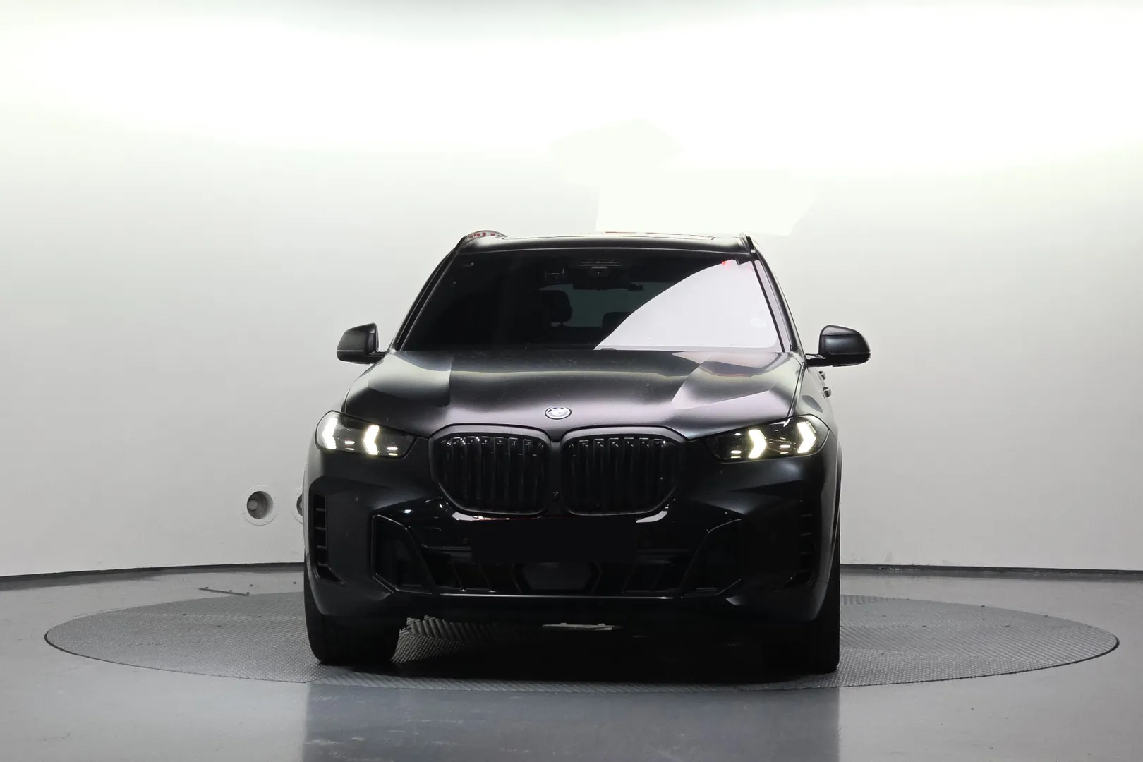 BMW X5 xDrive50e M 2025 3.0 л 313 л.с Гибрид, новый авто, Полный привод, Автомат, цвет Чёрный, страна-производитель — Германия