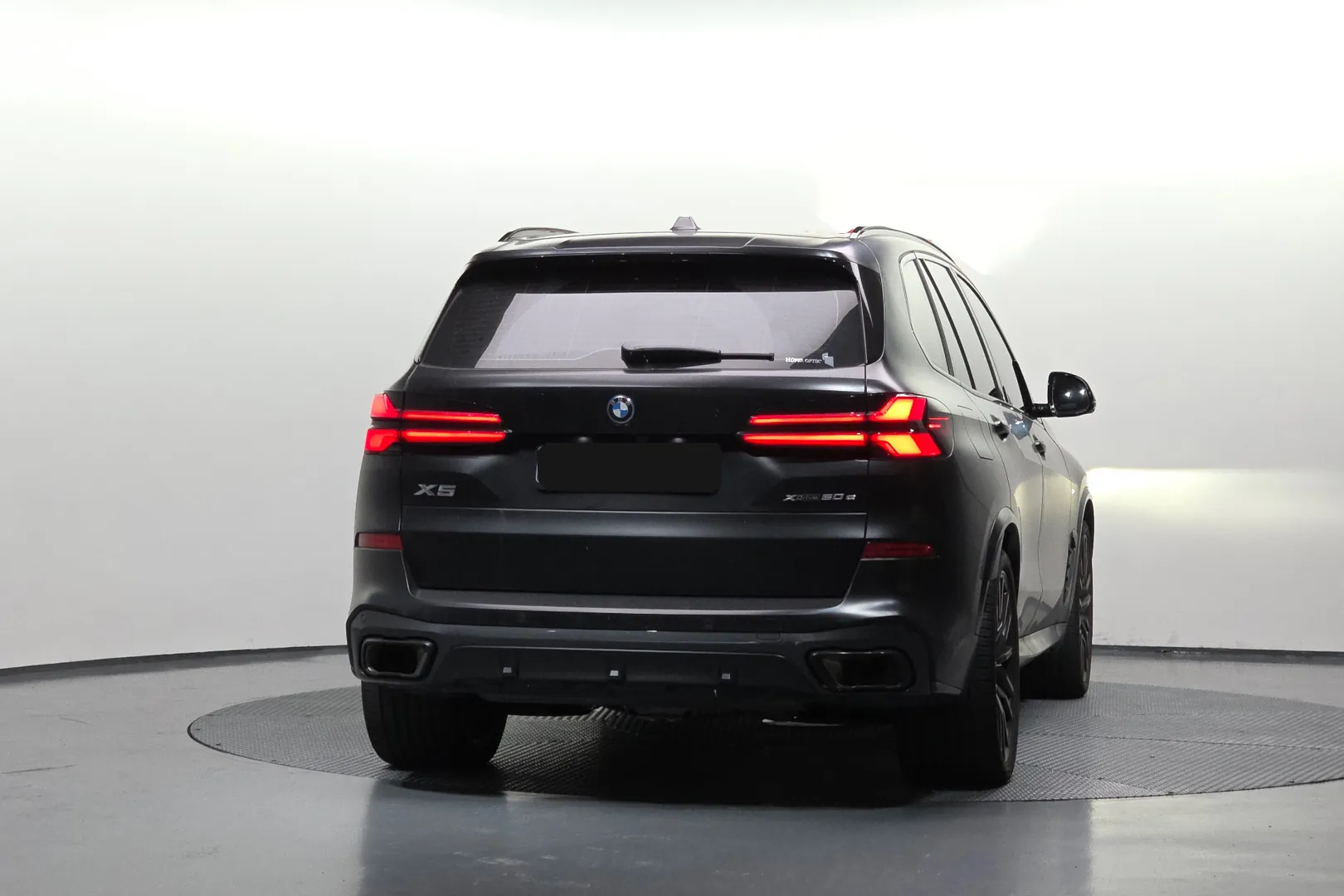 Купить BMW X5 xDrive50e M 2025 3.0 л 313 л.с Гибрид, Чёрный, Автомат, Полный привод — авто из Германия, с доставкой по всей России