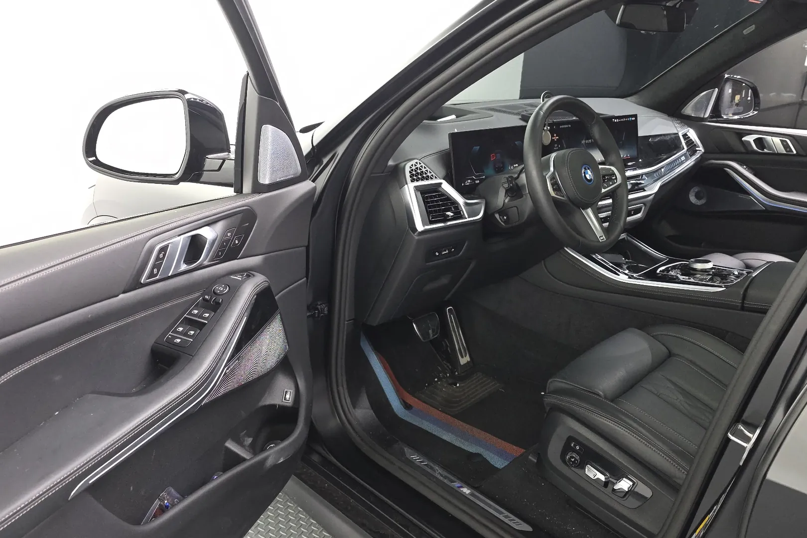 Новый BMW X5 xDrive50e M 2025 3.0 л 313 л.с Гибрид: Полный привод, Чёрный, коробка — Автомат, привезён из Германия, доставка по регионам