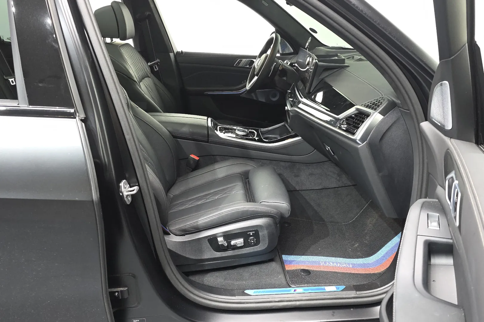 Официальная поставка BMW X5 xDrive50e M 2025 3.0 л 313 л.с Гибрид, Чёрный, Автомат, Полный привод, привезён из Германия