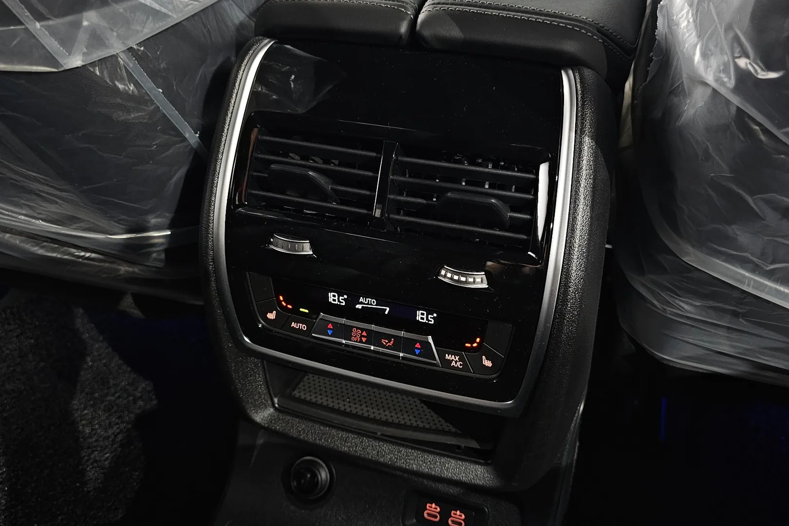 BMW X7 40i  M Sport xDrive 2026, чёрный, фото 24