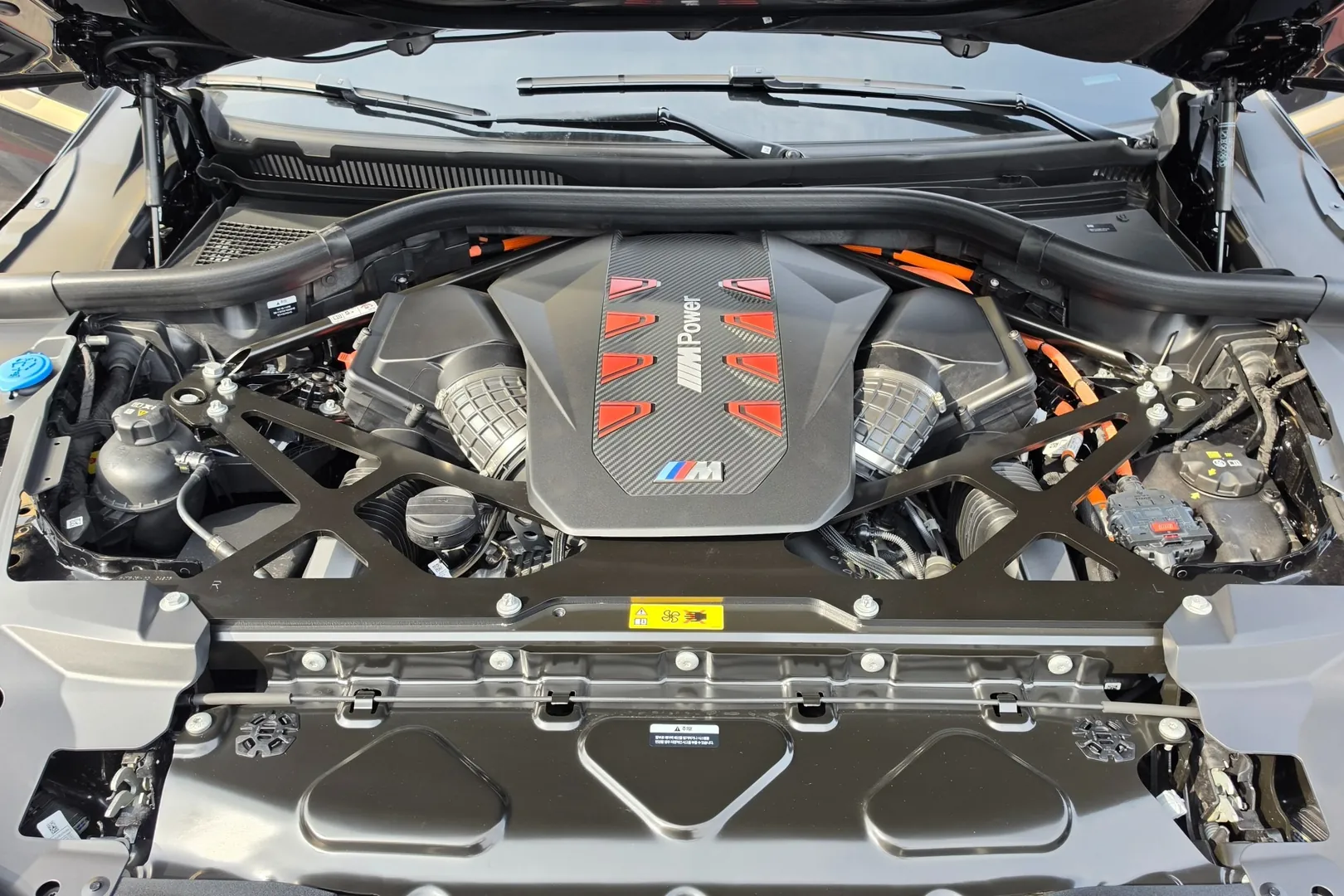 Доставка по РФ: BMW XM 2025 4.4 л 653 л.с Гибрид, Чёрный, пробег 4 126 км, Полный привод, Автомат, осмотр возможен в Москве