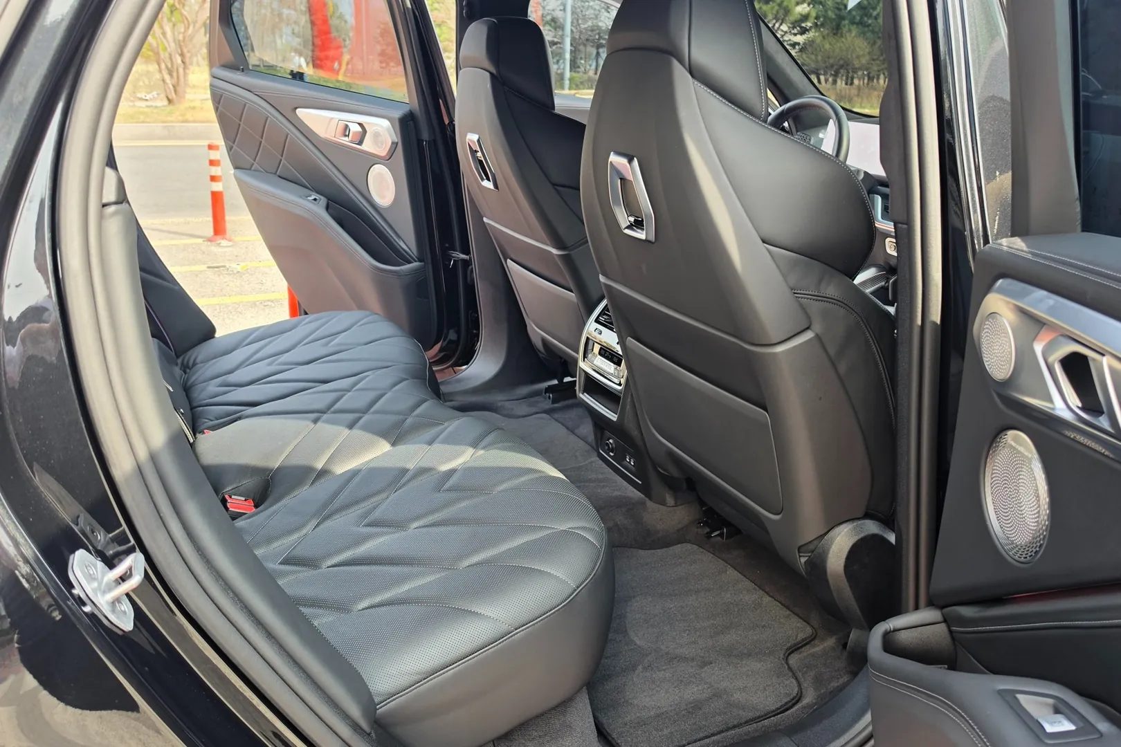 Новый BMW XM 2025 4.4 л 653 л.с Гибрид в кузове Чёрный, коробка — Автомат, привод — Полный привод, страна производства — Германия