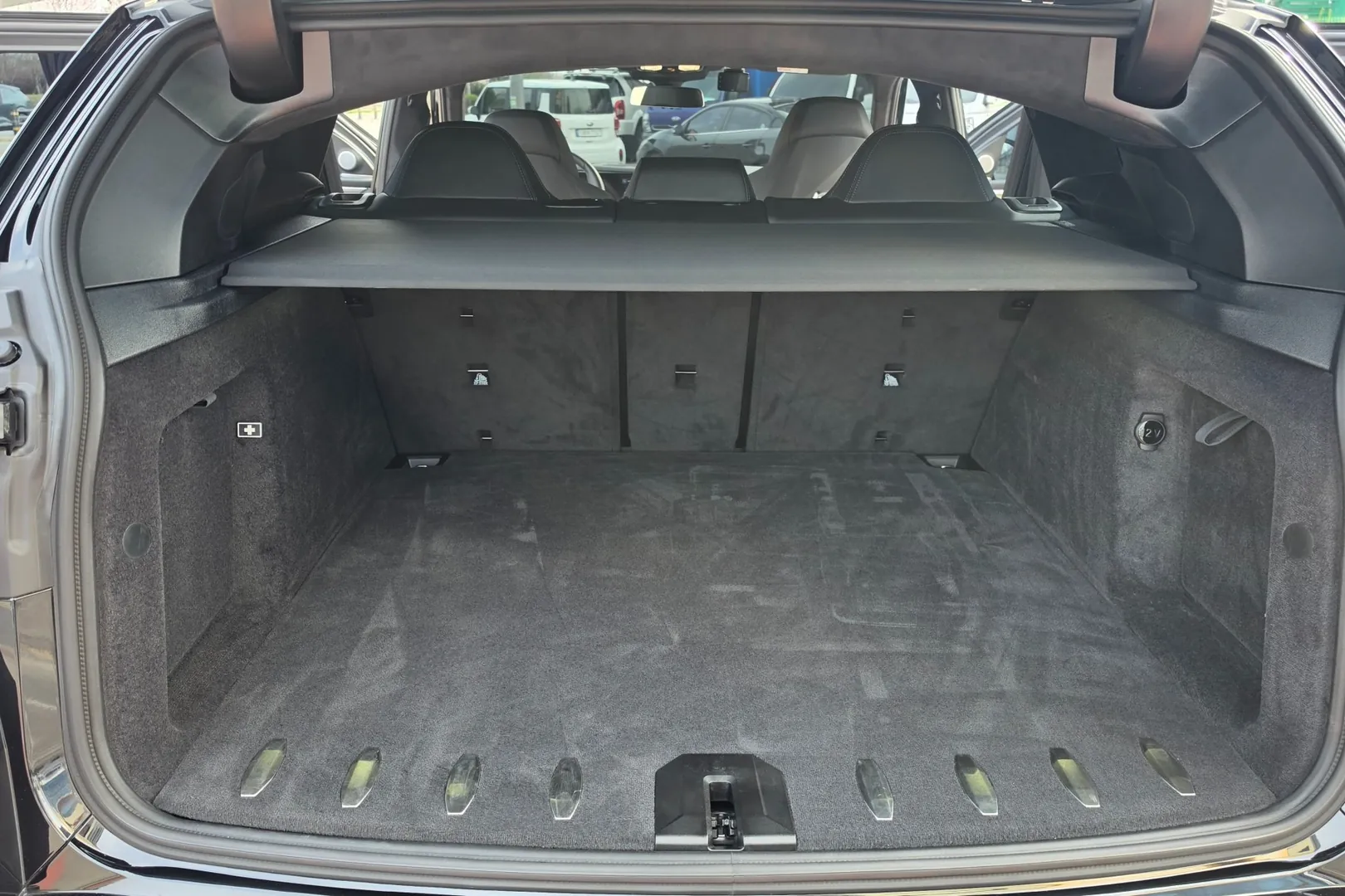 Купить BMW XM 2025 4.4 л 653 л.с Гибрид с минимальным пробегом 4 126 км, Чёрный, доставим из Германия в любой город РФ