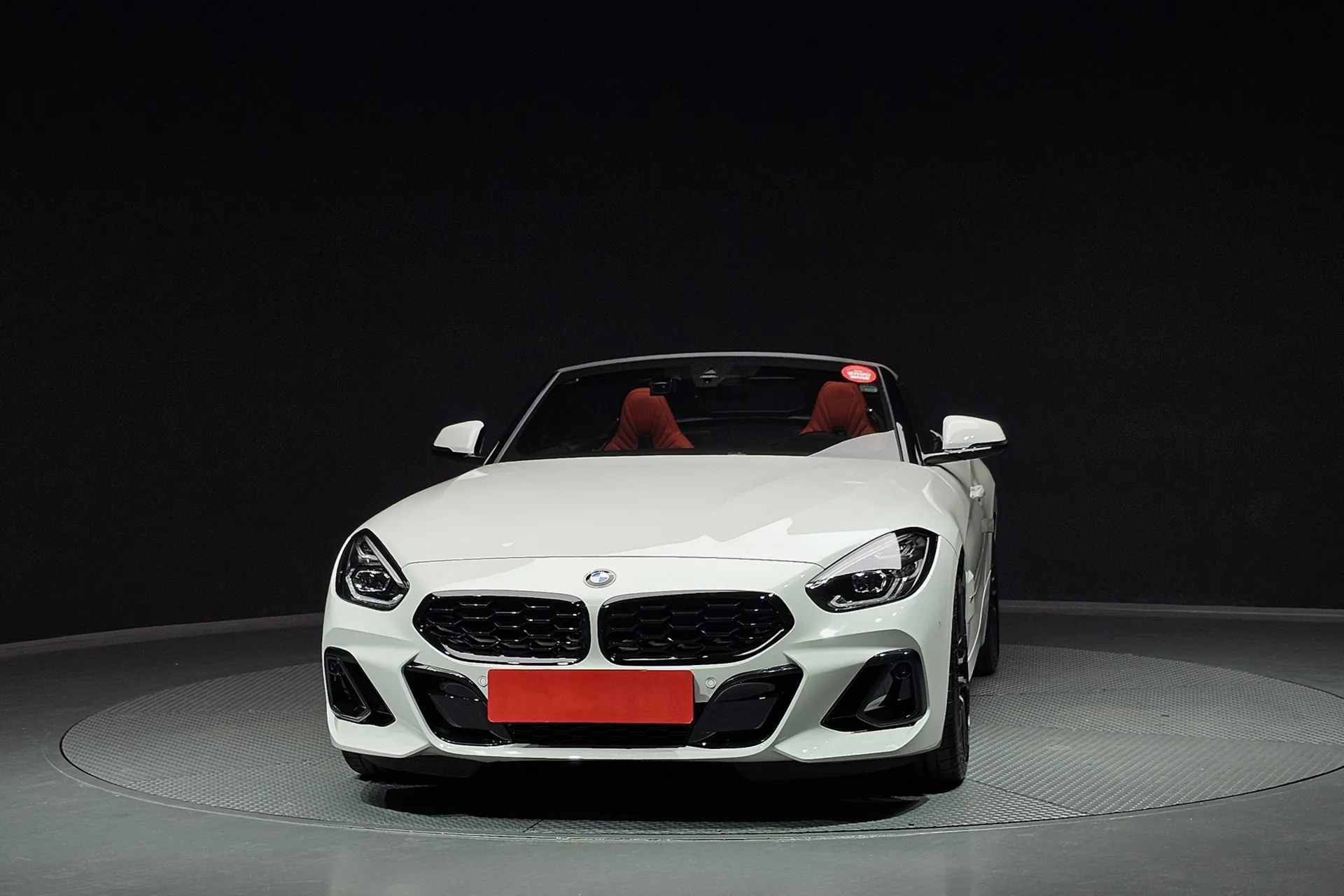 Заказать BMW Z4 sDrive20i M Sport 2024 2.0 л 197 л.с Бензин с пробегом 6 383 км, Автомат, Задний привод, цвет Белый, поставка из Германия, доставка по РФ