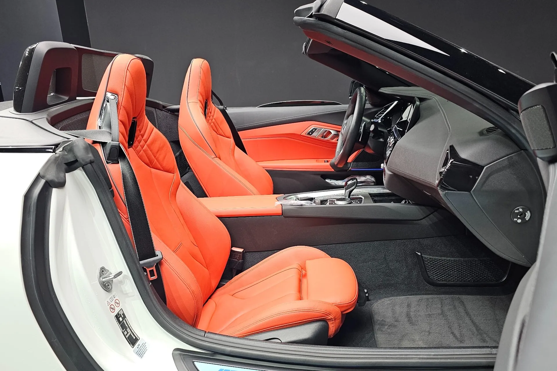 Заказать BMW Z4 sDrive20i M Sport 2024 2.0 л 197 л.с Бензин, Белый, Задний привод, Автомат — поставка из Германия, доставка по России и СНГ