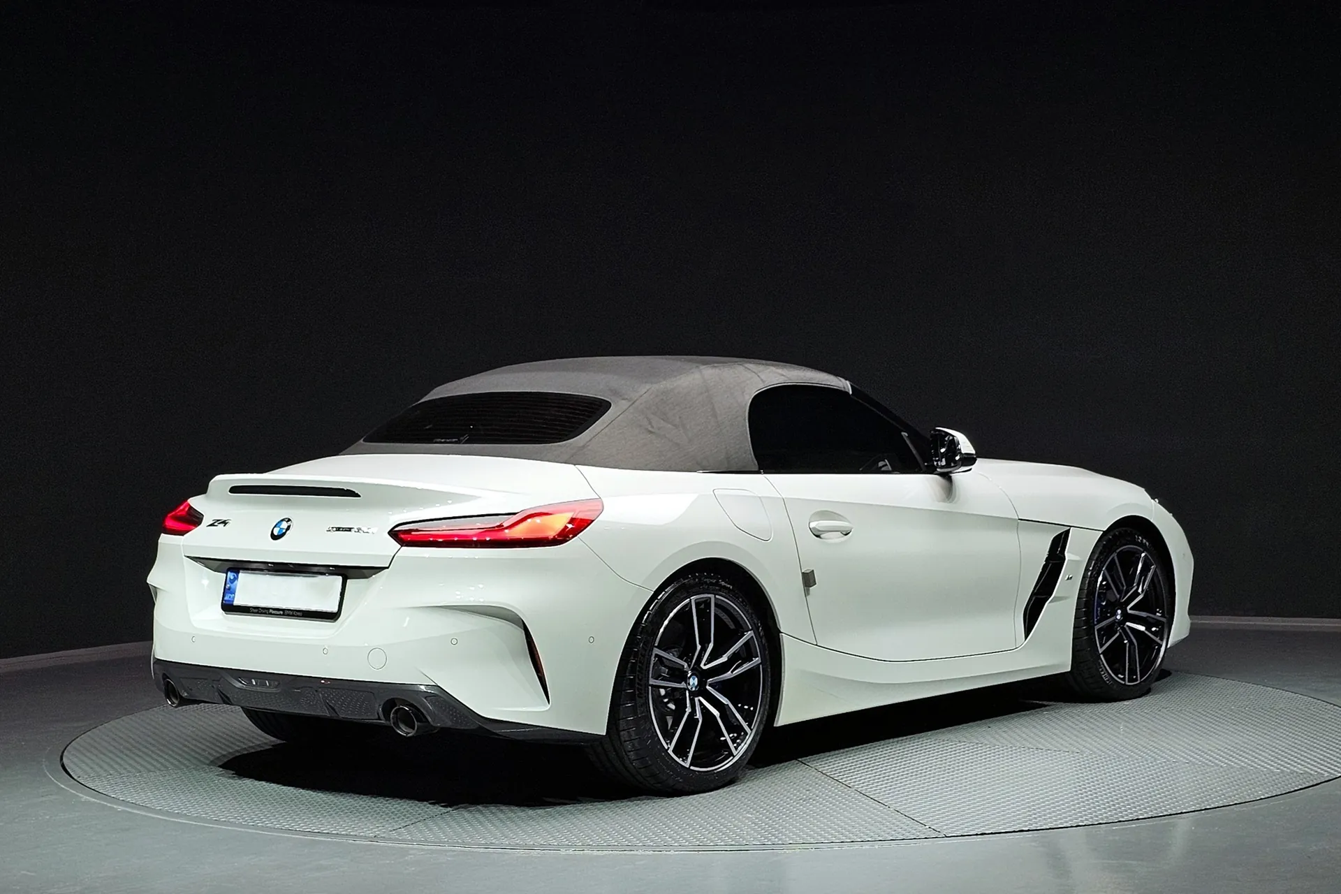 Доступен к заказу BMW Z4 sDrive20i M Sport 2024 2.0 л 197 л.с Бензин: Белый, коробка Автомат, привод Задний привод, осмотр и тест-драйв в Москве