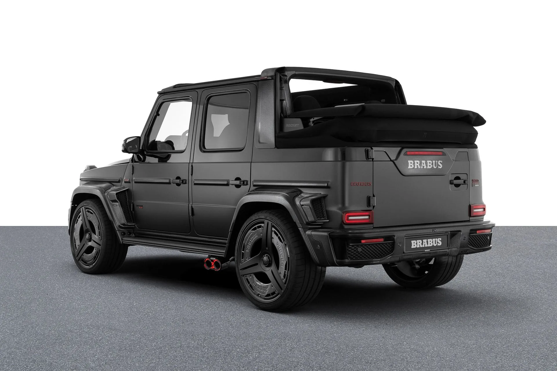 Заказать Brabus G 63 AMG 900 ROCKET EDITION Cabrio 2026 4.4 л 900 л.с Бензин с пробегом 10 км, Автомат, Полный привод, цвет Чёрный, поставка из Германия, доставка по РФ G 63 AMG 900 ROCKET EDITION Cabrio - фото 3
