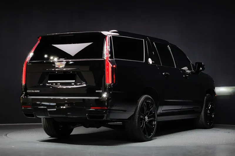 Заказать Cadillac Escalade 6.2 ESV Sport Platinum 2025 6.2 л 420 л.с Бензин с пробегом 4 781 км, Автомат, Полный привод, цвет Чёрный, поставка из США, доставка по РФ Escalade ESV Sport Platinum — фото 3