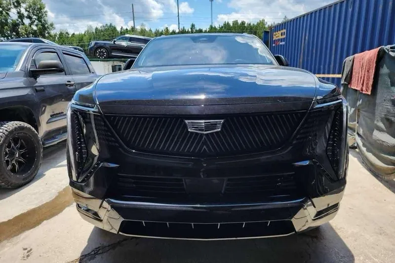 Cadillac ESCALADE IQ L Premium Sport 2026 0.0 л 751 л.с Электричество, новый авто, Полный привод, Автомат, цвет Чёрный, страна-производитель — США ESCALADE IQ L Premium Sport - фото 2