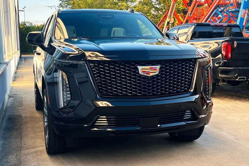 Cadillac Escalade Sport Platinum 2026 6.2 л 426 л.с Бензин, новый авто, Полный привод, Автомат, цвет Чёрный, страна-производитель — Германия Escalade Sport Platinum - фото 2
