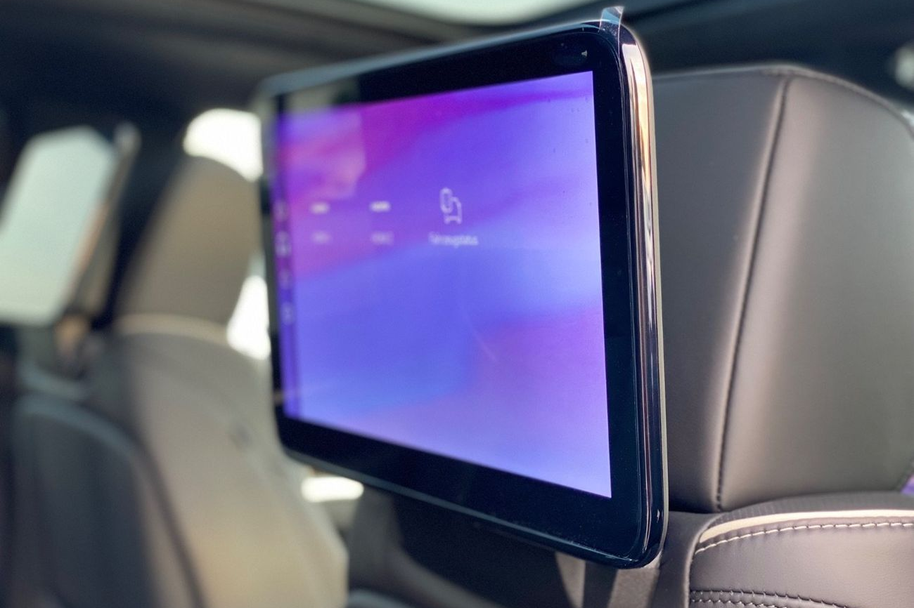 Новый Cadillac Escalade Platinum Sport (Long/ESV) 2026 6.2 л 420 л.с Бензин в кузове Чёрный, коробка — Автомат, привод — Полный привод, страна производства — ОАЭ, фото 12