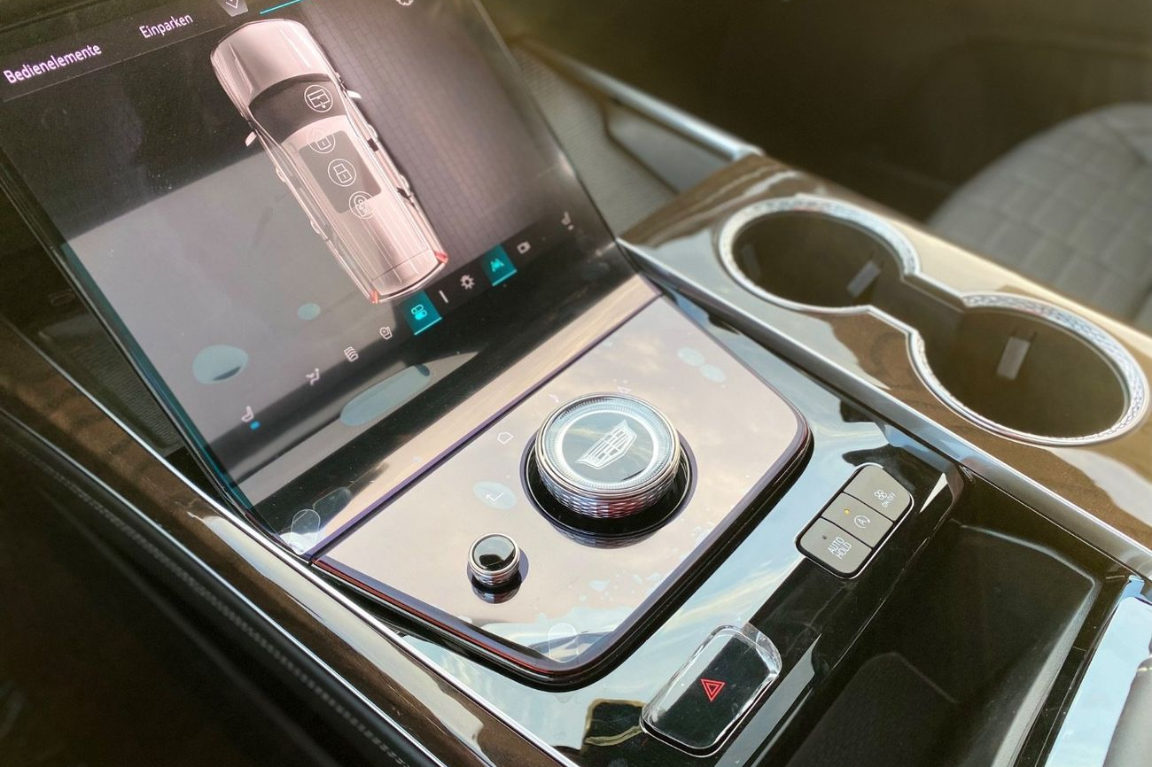 Доступен к заказу Cadillac Escalade Platinum Sport (Long/ESV) 2026 6.2 л 420 л.с Бензин: Чёрный, коробка Автомат, привод Полный привод, осмотр и тест-драйв в Москве, фото 19
