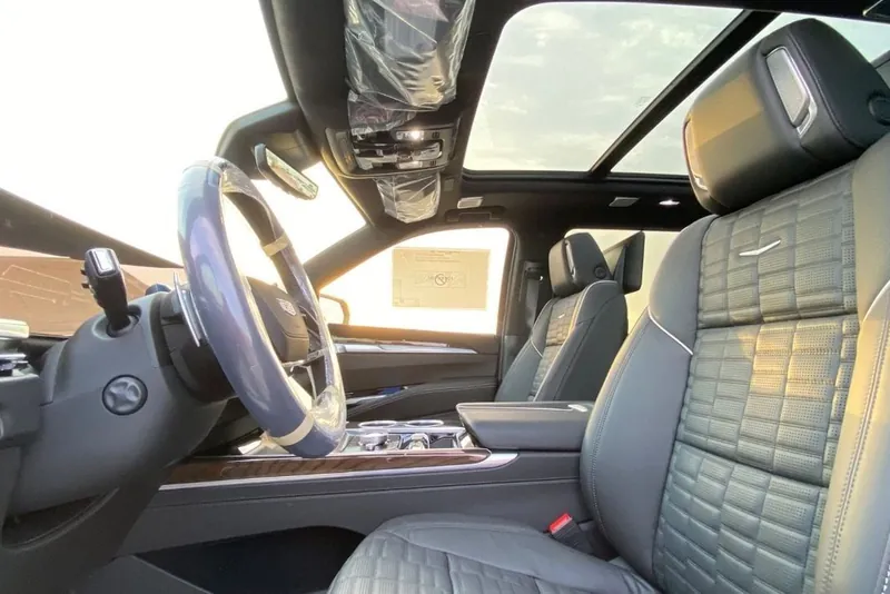 Купить Cadillac Escalade Platinum Sport (Long/ESV) 2026 6.2 л 420 л.с Бензин с доставкой: пробег 10 км, Чёрный, Автомат, Полный привод, поставка из ОАЭ, фото 20
