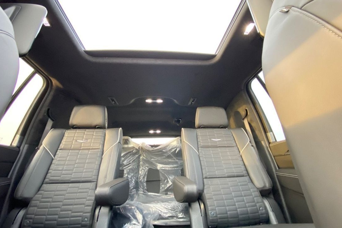 Заказать Cadillac Escalade Platinum Sport (Long/ESV) 2026 6.2 л 420 л.с Бензин, Чёрный, Полный привод, Автомат — поставка из ОАЭ, доставка по России и СНГ, фото 10