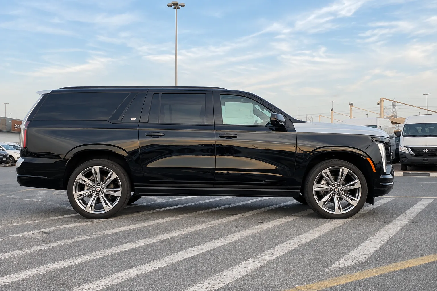 Заказать Cadillac Escalade Platinum Sport (Long/ESV) 2026 6.2 л 420 л.с Бензин с пробегом 10 км, Автомат, Полный привод, цвет Чёрный, поставка из ОАЭ, доставка по РФ, фото 2