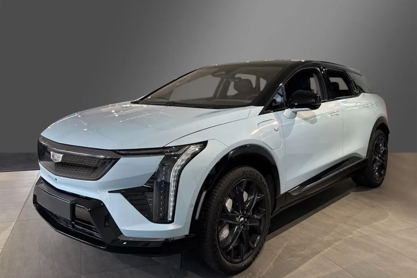 Cadillac OPTIQ AWD Studio Edition