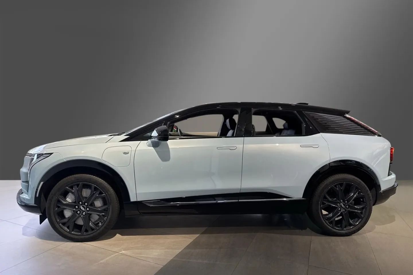 Заказать Cadillac OPTIQ AWD Studio Edition 2026 0.0 л 281 л.с Электричество с пробегом 10 км, Автомат, Полный привод, цвет Серый, поставка из Германия, доставка по РФ OPTIQ AWD Studio Edition - фото 3